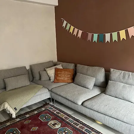 Simply Furnished Spacious Apartamento